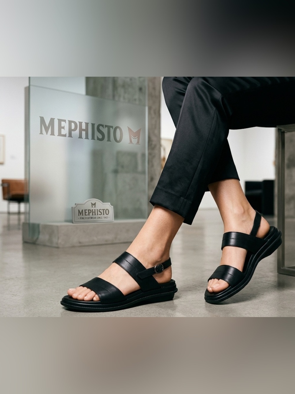 Authentic Mephisto black leather designer sandals sz 9 Euro 40
